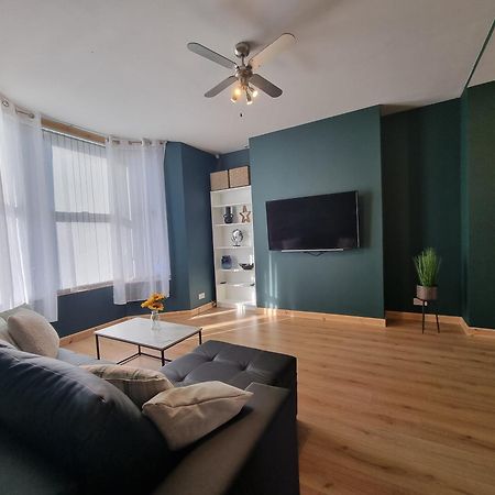 Anfield Luxe Retreat - Stylish Stay With Parking - Steps From Stadium - Short Drive To City Centre Ліверпуль Екстер'єр фото