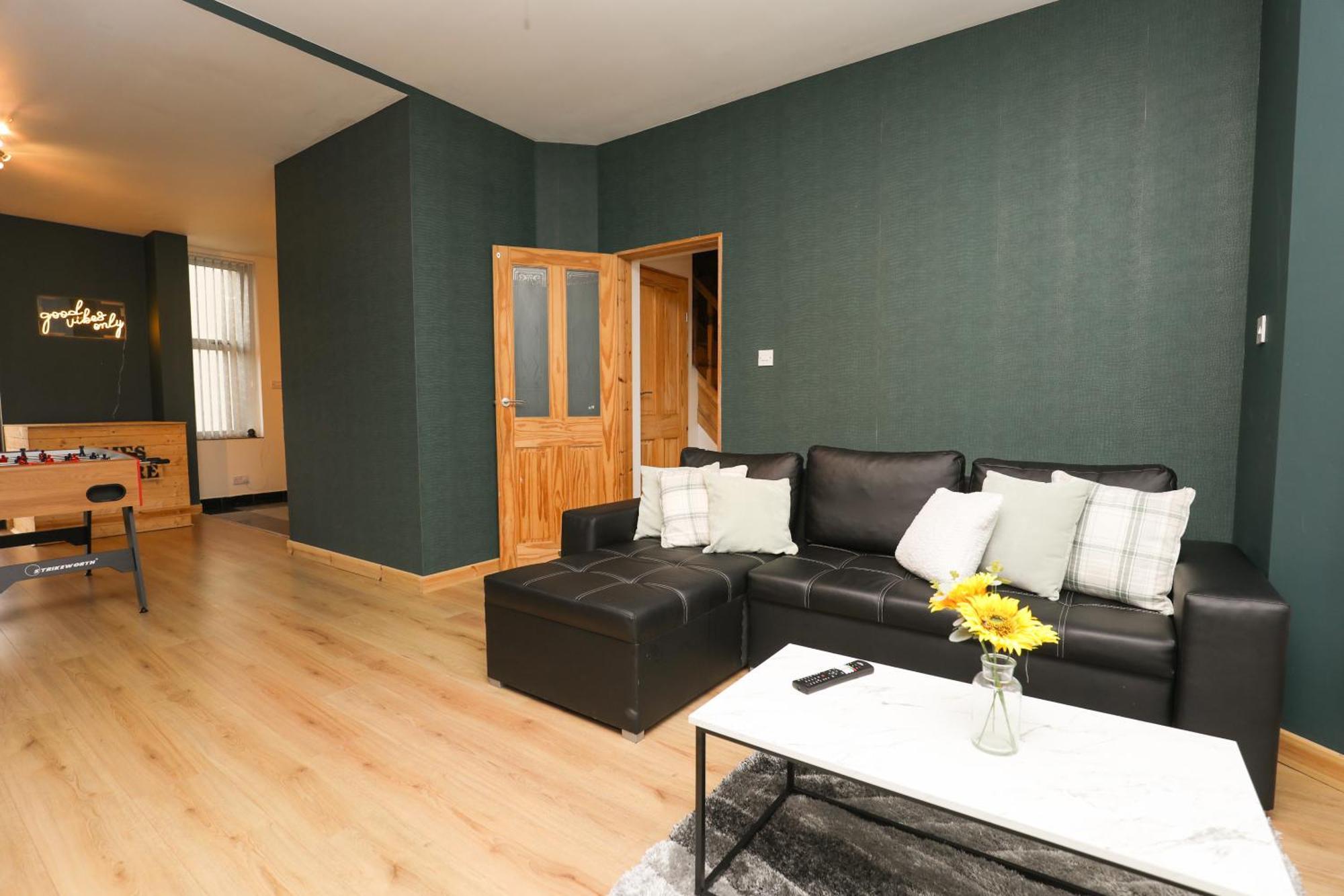 Anfield Luxe Retreat - Stylish Stay With Parking - Steps From Stadium - Short Drive To City Centre Ліверпуль Екстер'єр фото