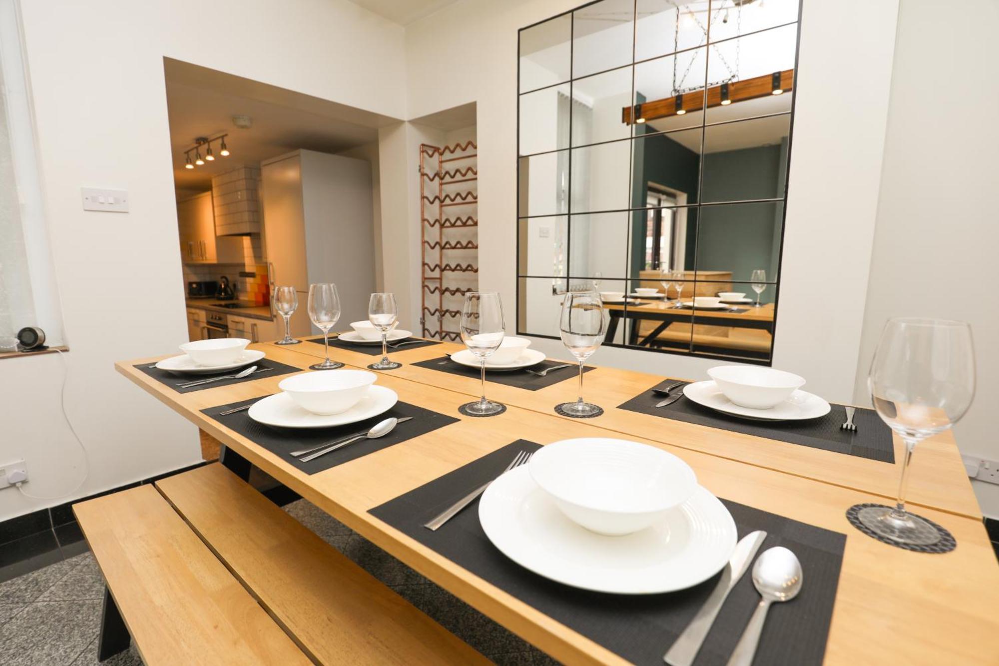Anfield Luxe Retreat - Stylish Stay With Parking - Steps From Stadium - Short Drive To City Centre Ліверпуль Екстер'єр фото